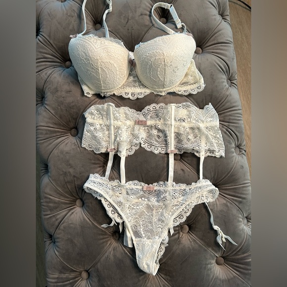 Elegant French white lace lingerie set of 3 by Etam#6 - Picture 4 of 13
